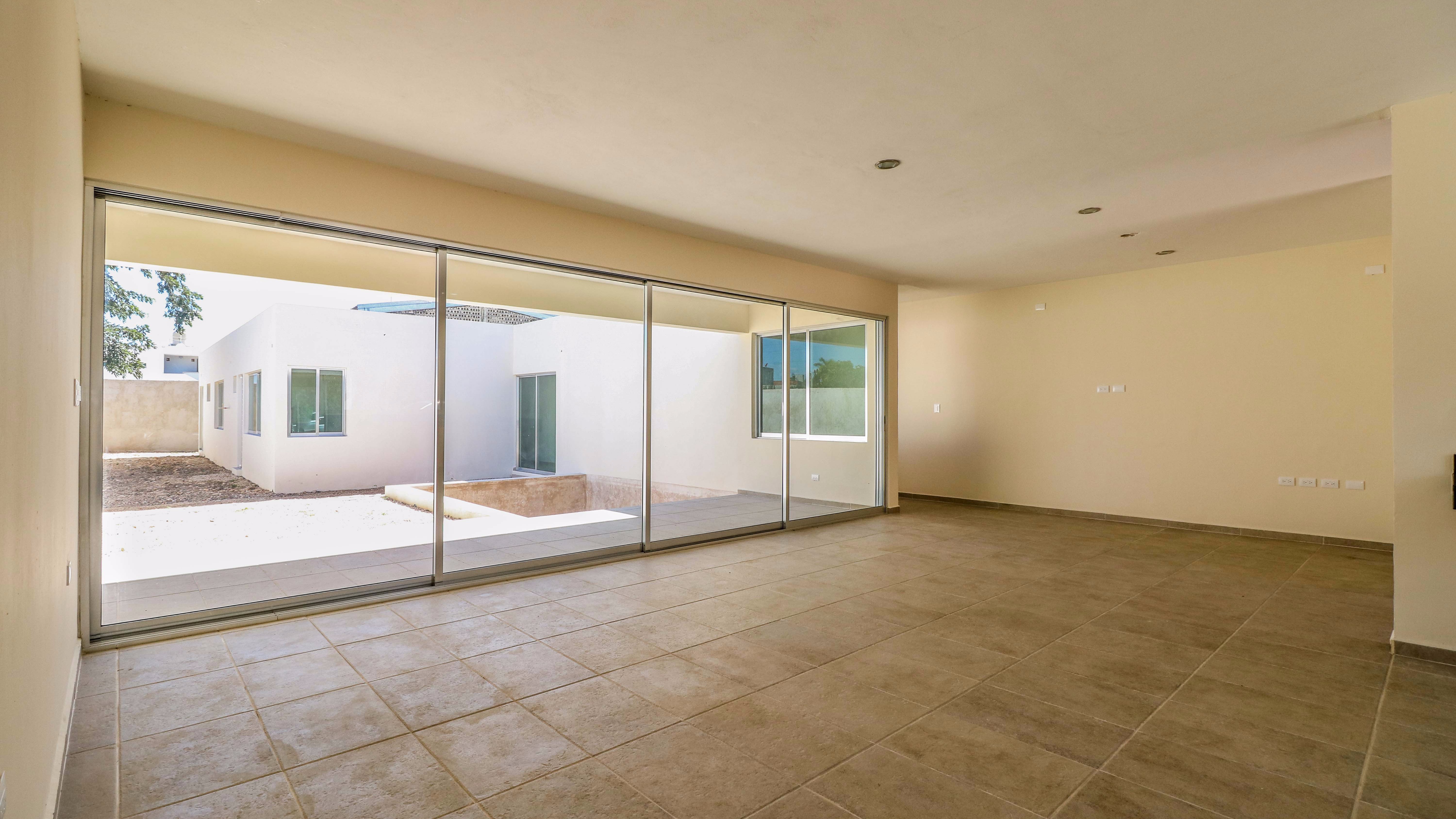 Preciosa casa nueva de una sola planta con amplios espacios y piscina